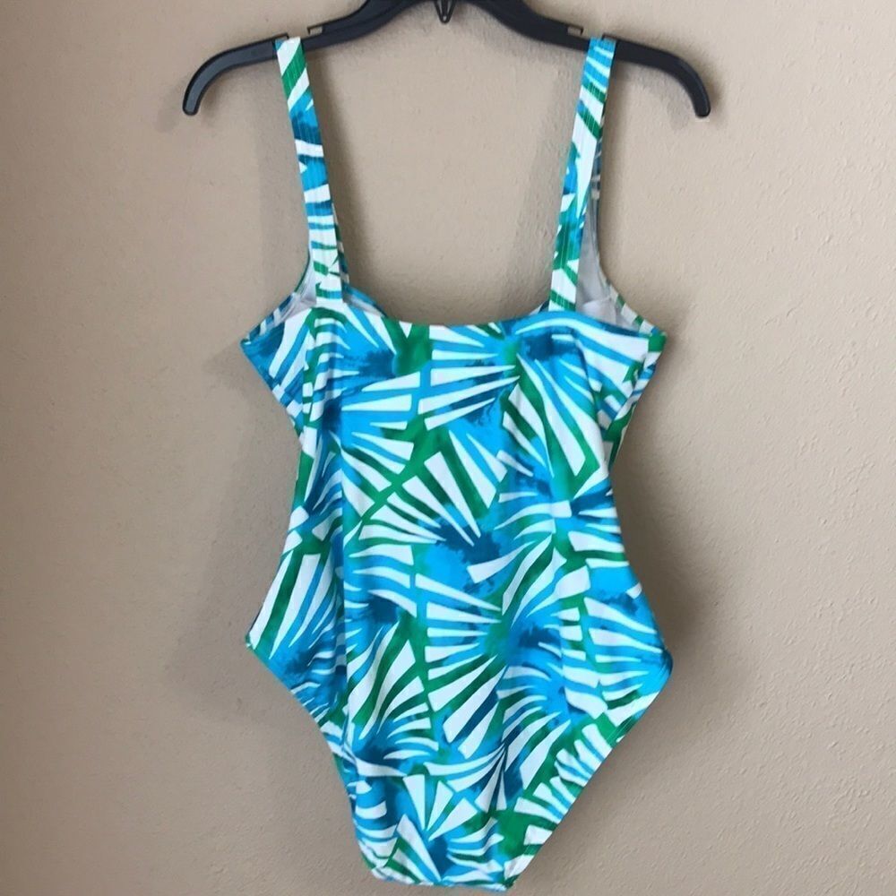 - Pursuit One Piece Bathing Suit - Picture 3 of 5